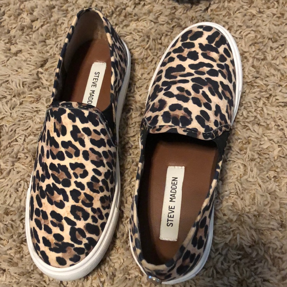 Steve Madden Leopard Gills